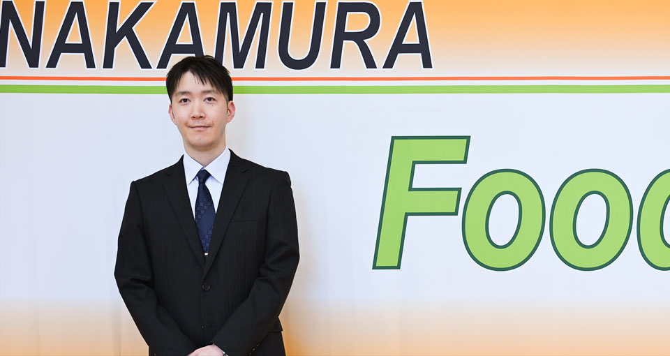 入場受付口に立つ山田様の写真